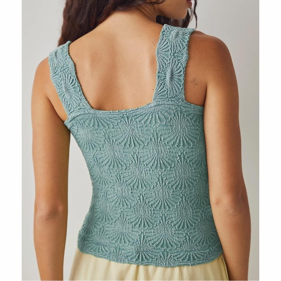 Textured Green Cropped Tank Top - Picture 9 of 9